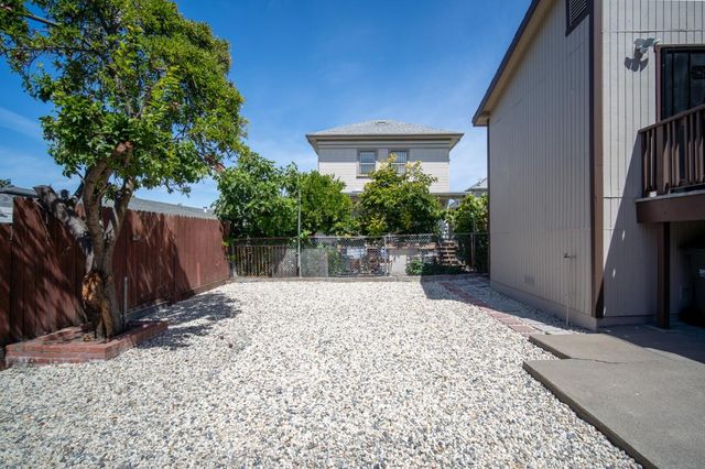 1221 E 19th Street, Oakland, CA 94606
