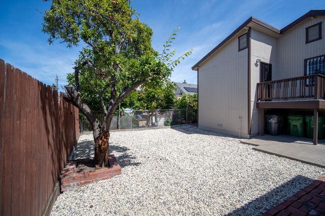1221 E 19th Street, Oakland, CA 94606