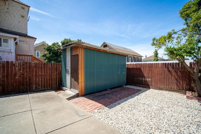 1221 E 19th Street, Oakland, CA 94606