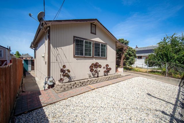 1221 E 19th Street, Oakland, CA 94606
