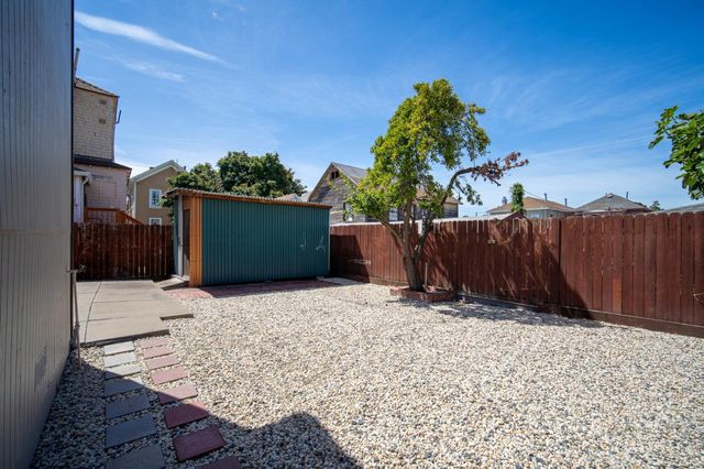 1221 E 19th Street, Oakland, CA 94606