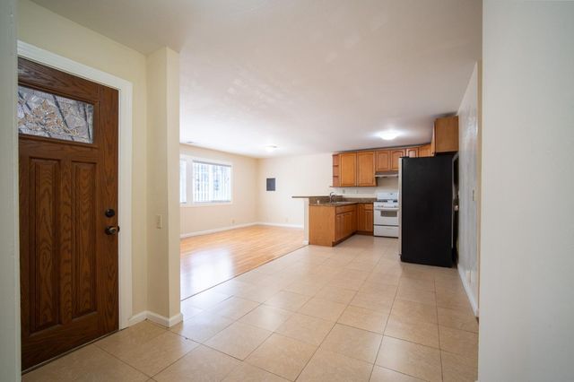 1221 E 19th Street, Oakland, CA 94606