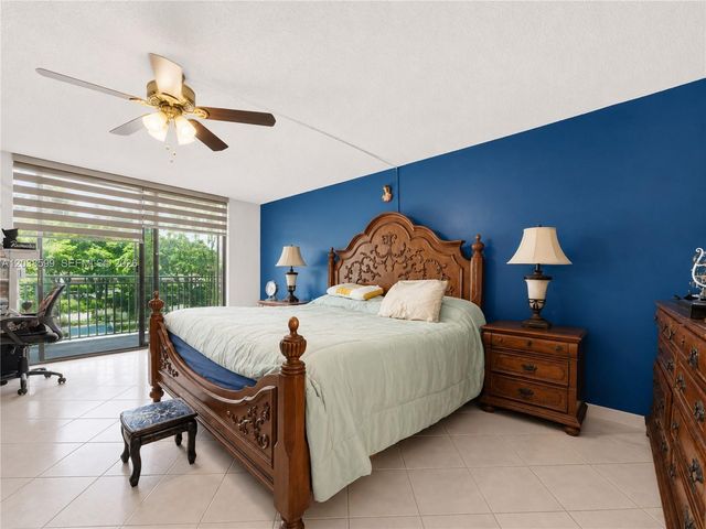 210 174th Street M18, Sunny Isles Beach, FL 33160