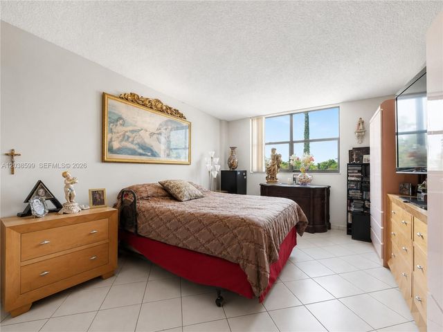 210 174th Street M18, Sunny Isles Beach, FL 33160