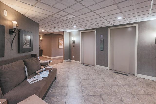 55 River Rd Apt 8A, Manchester, NH 03104
