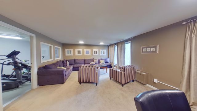 55 River Rd Apt 8A, Manchester, NH 03104