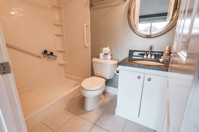 55 River Rd Apt 8A, Manchester, NH 03104