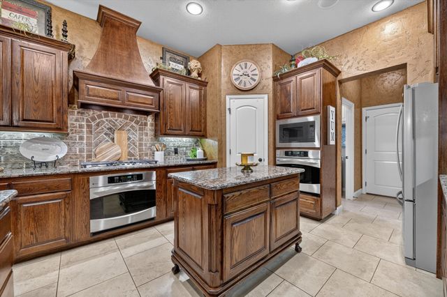 1200 Madera Drive, Burleson, TX 76028