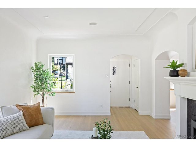 345 Dahlia St, Denver, CO 80220