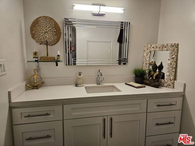5652 Glenford Street, Los Angeles, CA 90008