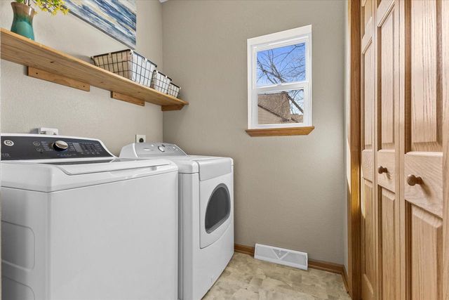 503 Brockway DRIVE, Mukwonago, WI 53149
