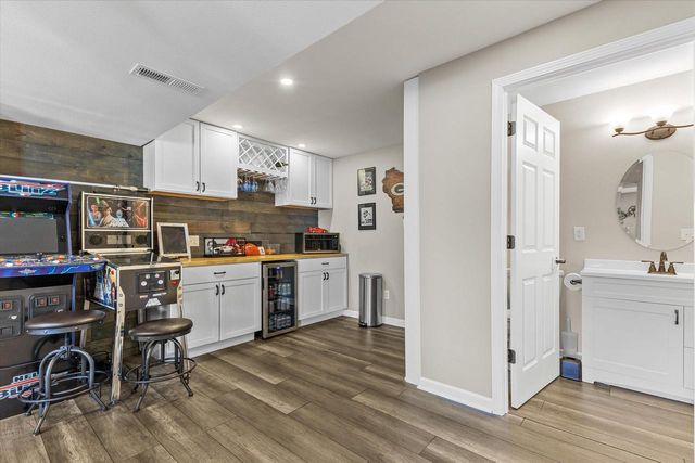 503 Brockway DRIVE, Mukwonago, WI 53149