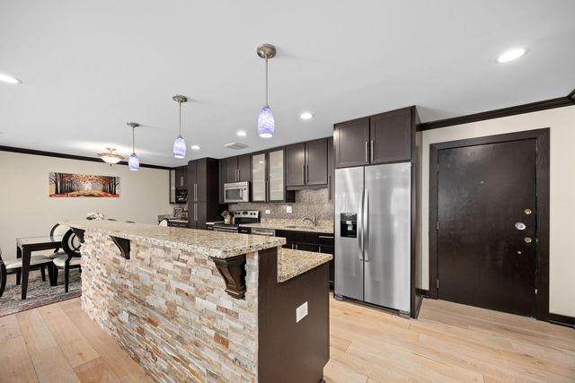 140 Carriage Way Drive C218, Burr Ridge, IL 60527