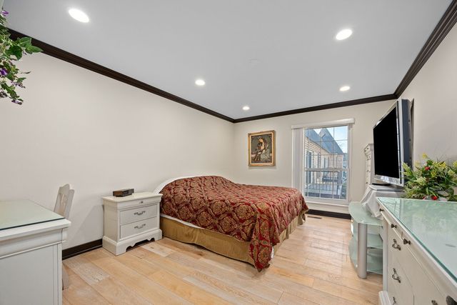 140 Carriage Way Drive C218, Burr Ridge, IL 60527