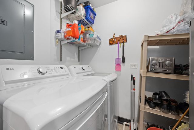 140 Carriage Way Drive C218, Burr Ridge, IL 60527