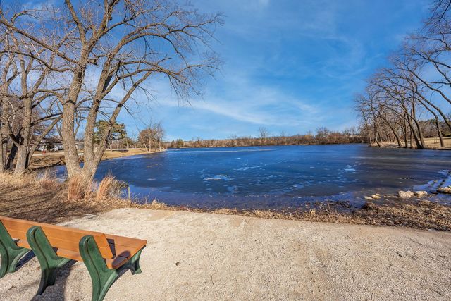 140 Carriage Way Drive C218, Burr Ridge, IL 60527