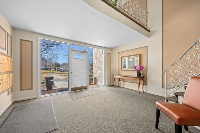 140 Carriage Way Drive C218, Burr Ridge, IL 60527