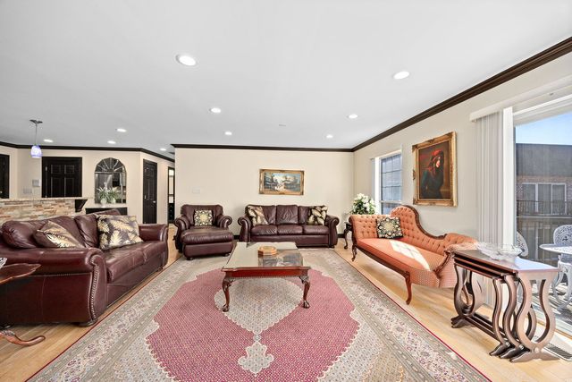 140 Carriage Way Drive C218, Burr Ridge, IL 60527