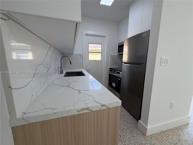 2784 SW 31st Pl, Miami, FL 33133