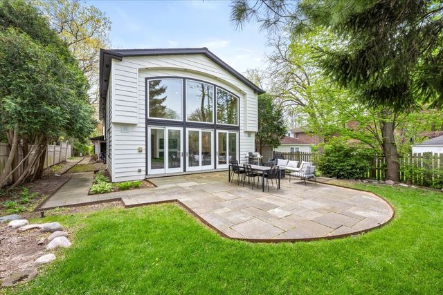 881 Marion Avenue, Highland Park, IL 60035