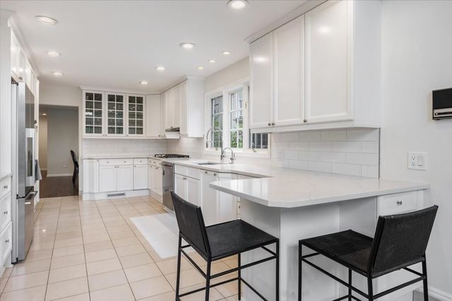 881 Marion Avenue, Highland Park, IL 60035