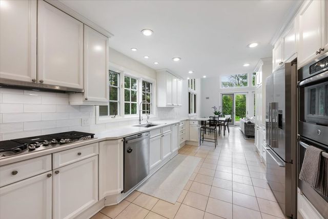 881 Marion Avenue, Highland Park, IL 60035