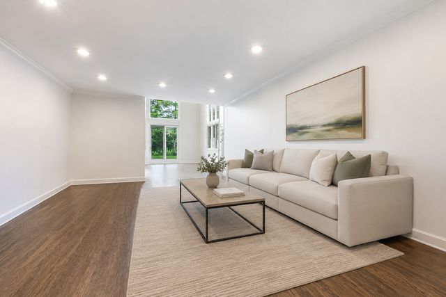 881 Marion Avenue, Highland Park, IL 60035
