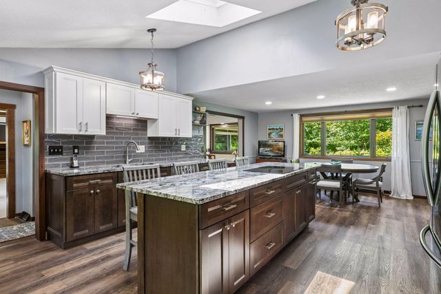 682 O'Neil Road, Hudson, WI 54016