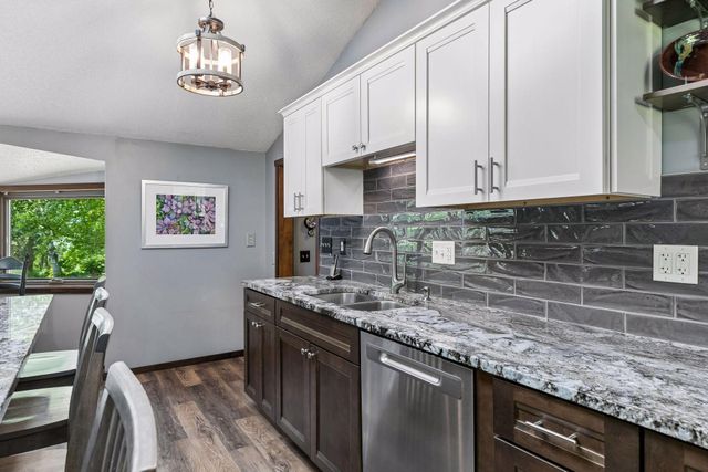 682 O'Neil Road, Hudson, WI 54016