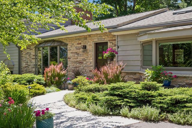 682 O'Neil Road, Hudson, WI 54016