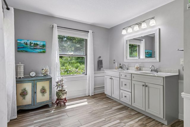 682 O'Neil Road, Hudson, WI 54016