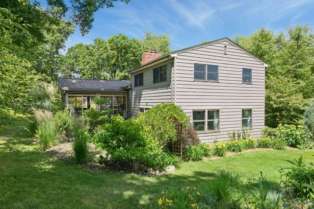 682 O'Neil Road, Hudson, WI 54016
