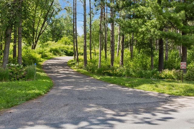 682 O'Neil Road, Hudson, WI 54016