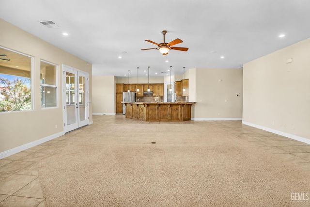 10200 Barnes Drive, Bakersfield, CA 93311