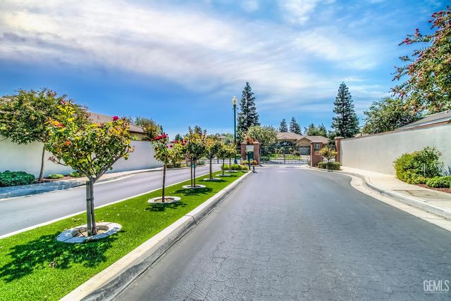 10200 Barnes Drive, Bakersfield, CA 93311