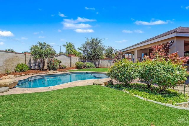 10200 Barnes Drive, Bakersfield, CA 93311