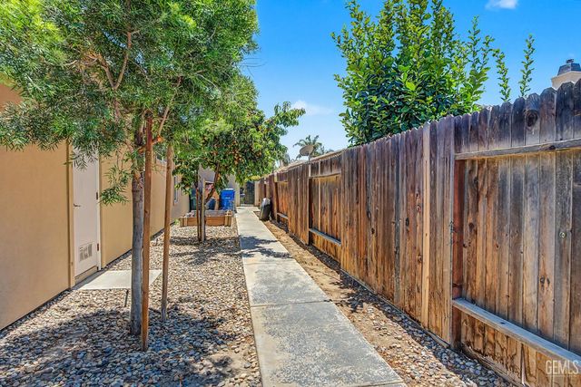 10200 Barnes Drive, Bakersfield, CA 93311
