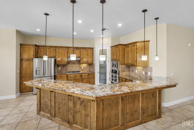 10200 Barnes Drive, Bakersfield, CA 93311