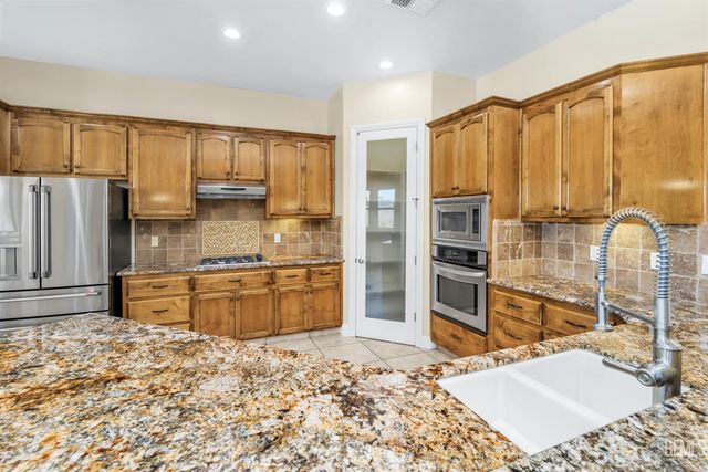 10200 Barnes Drive, Bakersfield, CA 93311