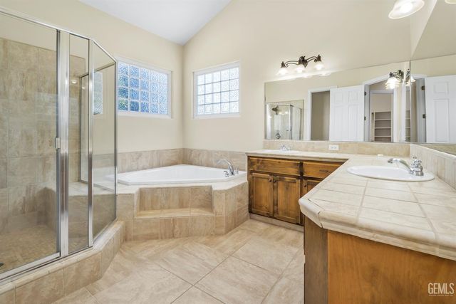 10200 Barnes Drive, Bakersfield, CA 93311