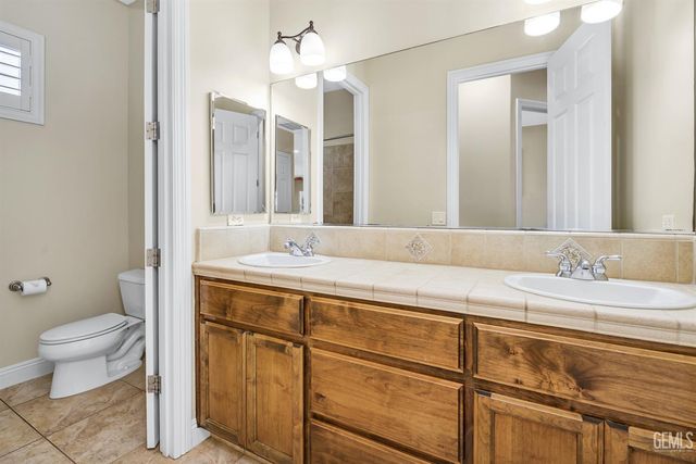 10200 Barnes Drive, Bakersfield, CA 93311