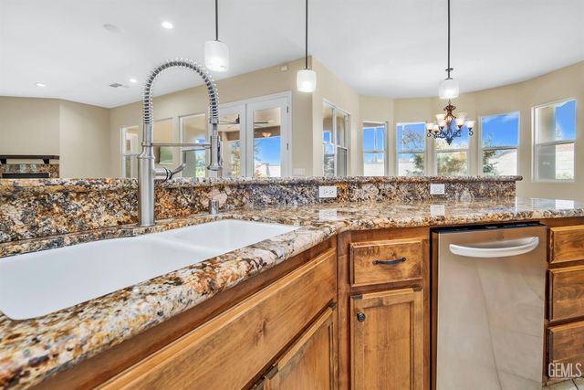 10200 Barnes Drive, Bakersfield, CA 93311