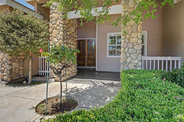 10200 Barnes Drive, Bakersfield, CA 93311