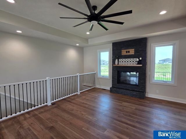 1043 Tuscan Trail, Hickman, NE 68372