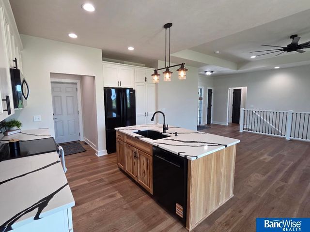 1043 Tuscan Trail, Hickman, NE 68372