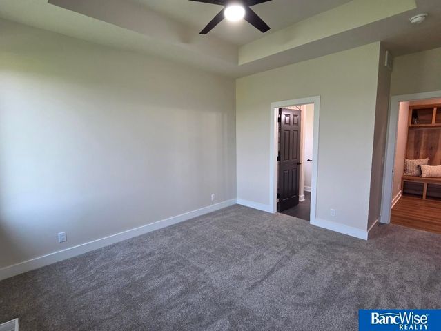 1043 Tuscan Trail, Hickman, NE 68372