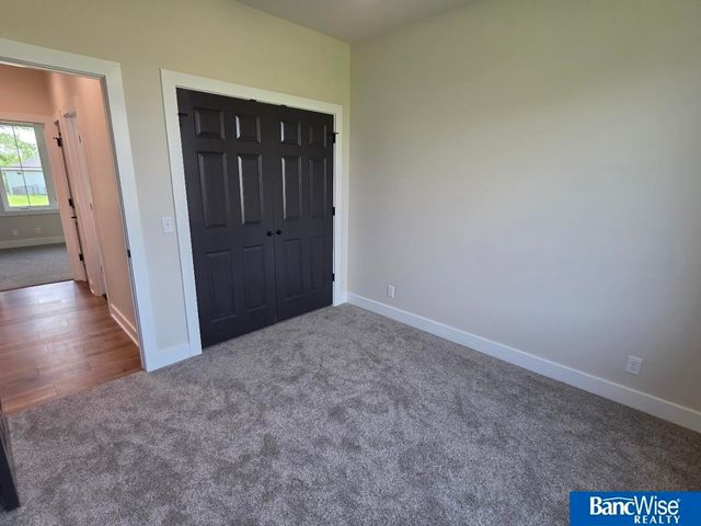 1043 Tuscan Trail, Hickman, NE 68372