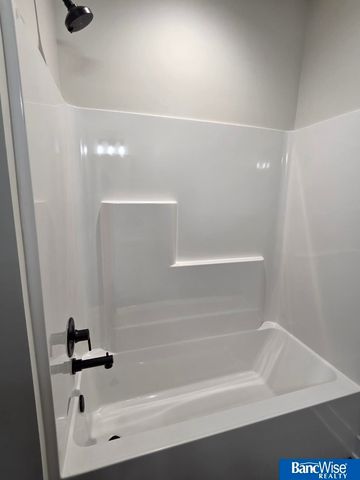 1043 Tuscan Trail, Hickman, NE 68372