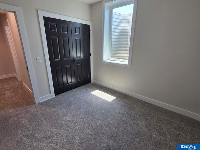 1043 Tuscan Trail, Hickman, NE 68372