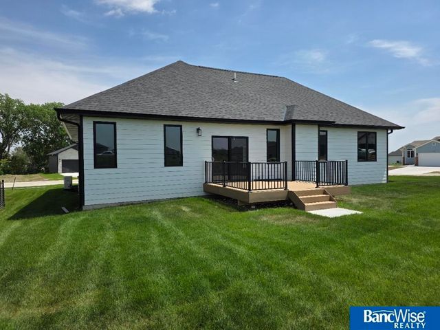 1043 Tuscan Trail, Hickman, NE 68372
